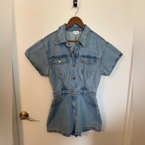 Le Lis brand Light Wash Denim Romper, NWT